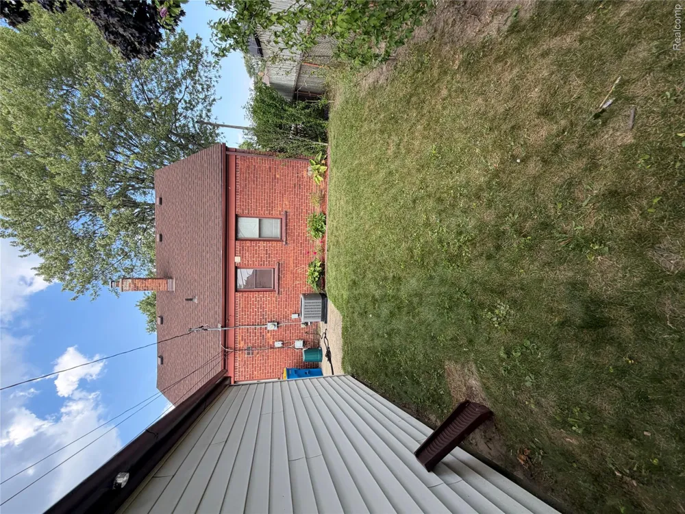 33505 Clinton Street Wayne City, MI 48184