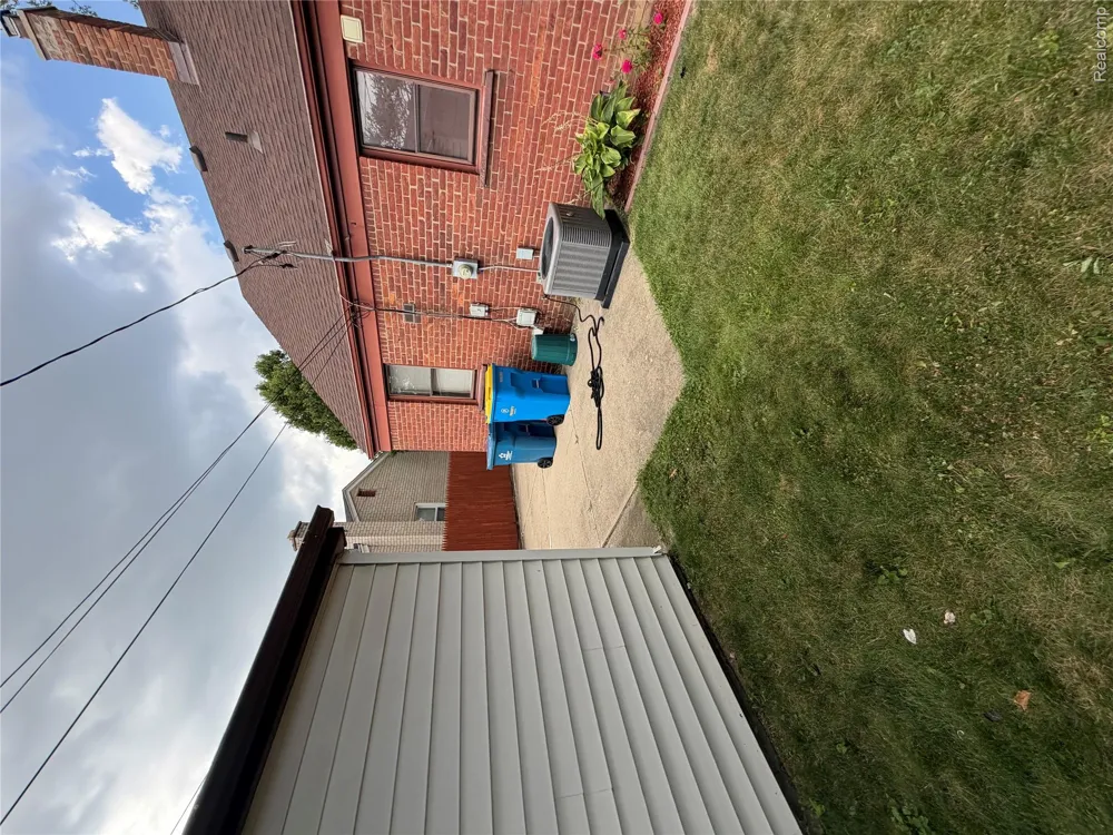 33505 Clinton Street Wayne City, MI 48184