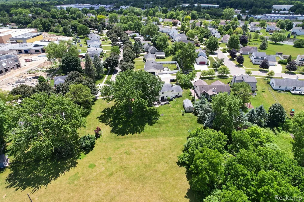 310 Browning Drive Howell City, MI 48843