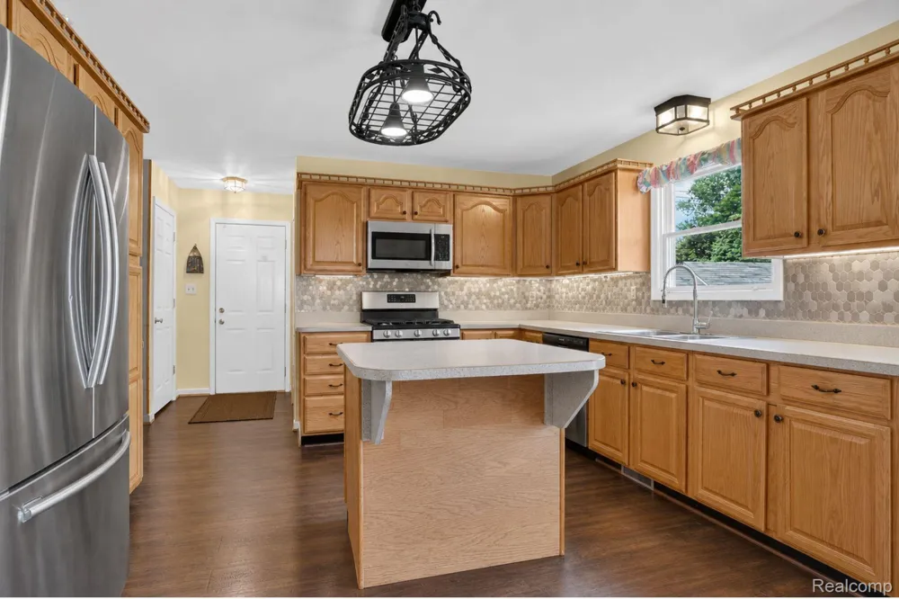 310 Browning Drive Howell City, MI 48843