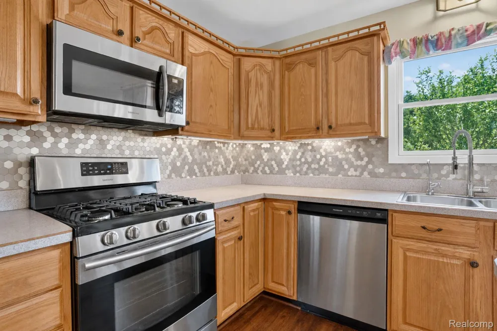 310 Browning Drive Howell City, MI 48843