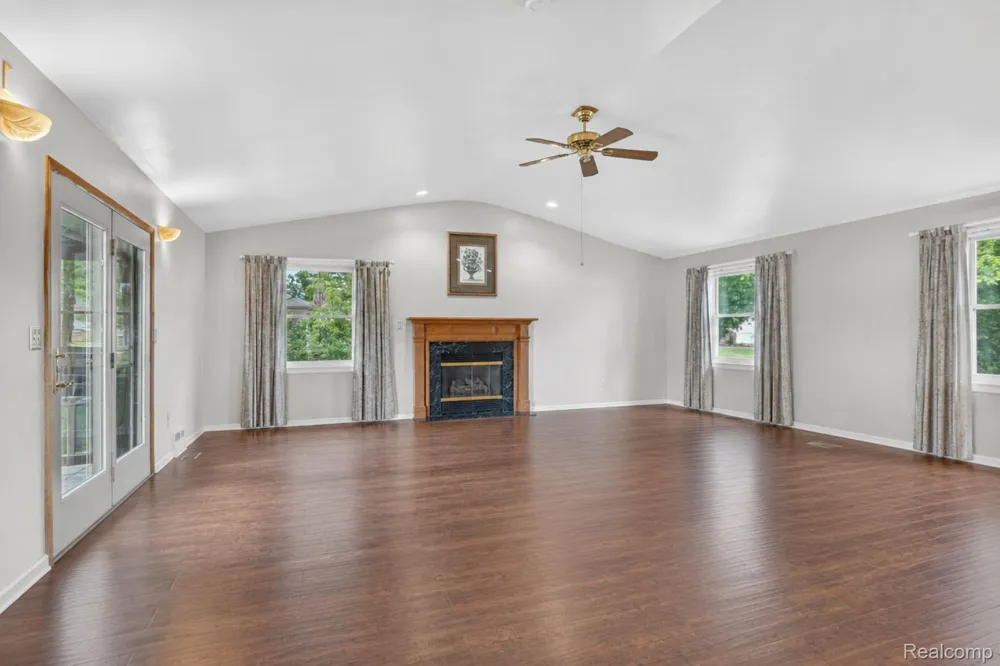 310 Browning Drive Howell City, MI 48843
