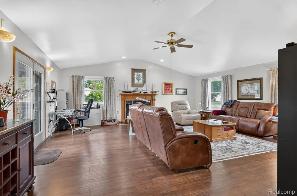 310 Browning Drive Howell City, MI 48843