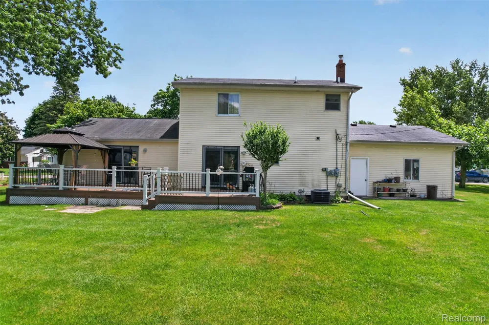 310 Browning Drive Howell City, MI 48843
