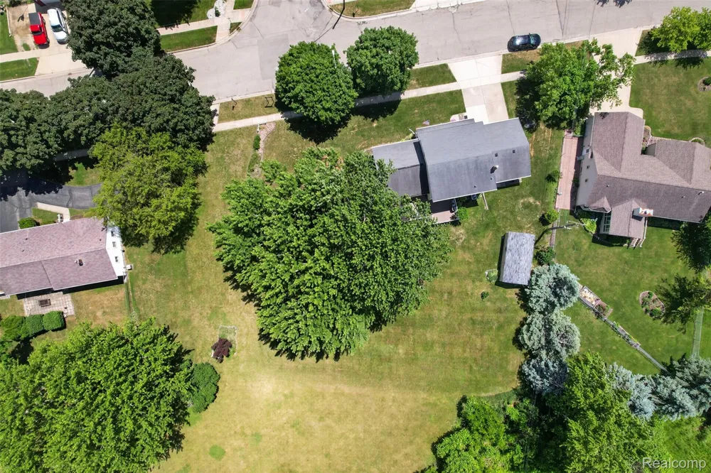 310 Browning Drive Howell City, MI 48843
