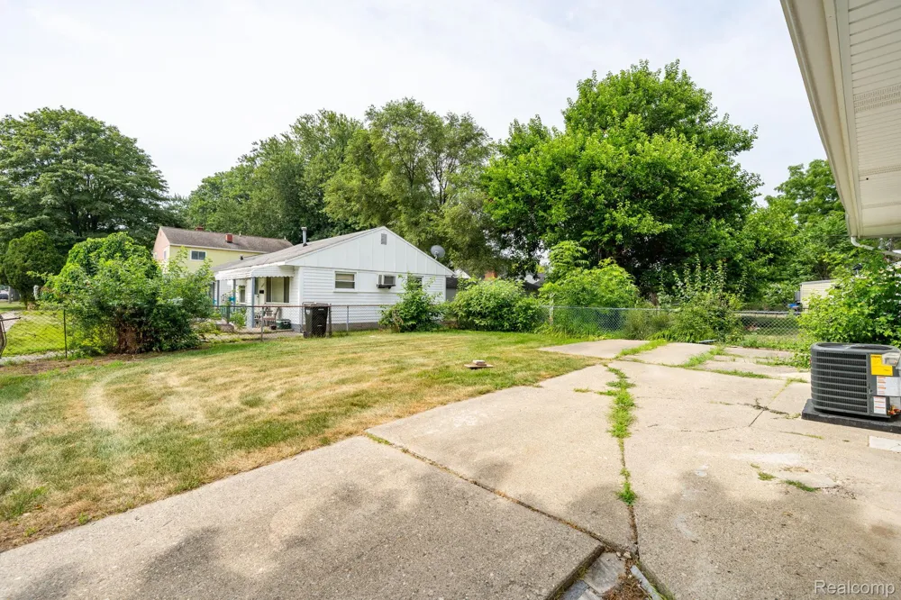 905 Sprague Avenue Madison Heights City, MI 48071