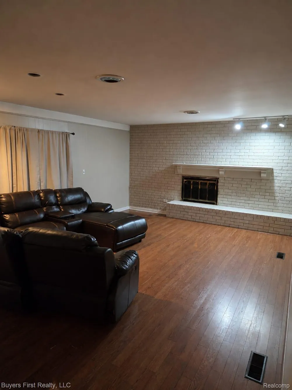 17150 Hilton Street Southfield City, MI 48075