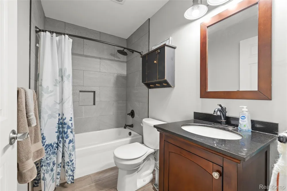 2281 Swan Road Ingham Township, MI 48819