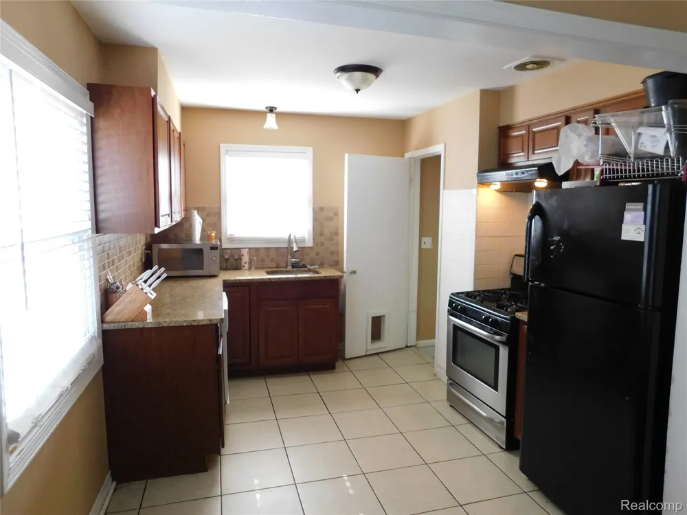 26101 Ronald St Roseville City, MI 48066