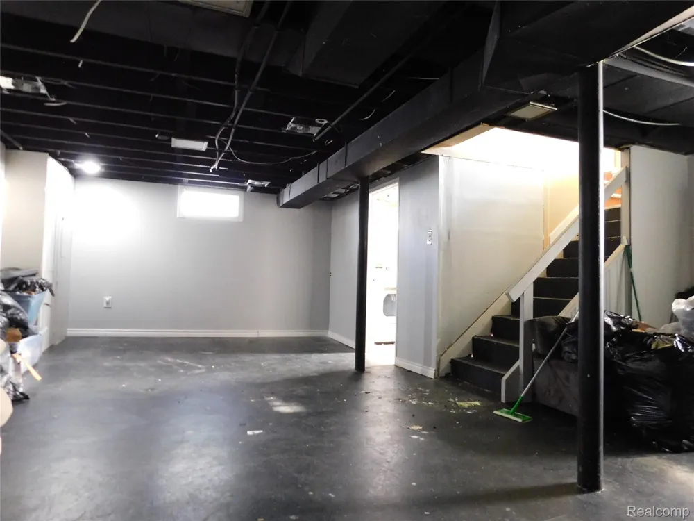 26101 Ronald St Roseville City, MI 48066