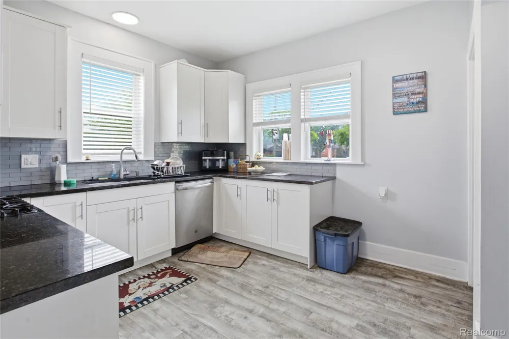32127 Utica Road Fraser City, MI 48026