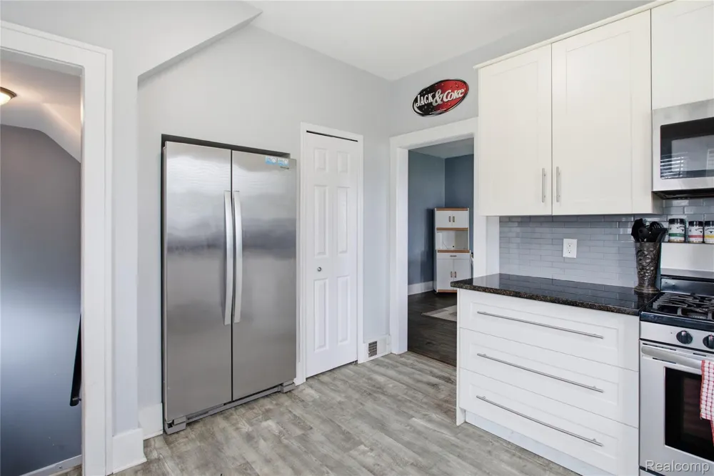 32127 Utica Road Fraser City, MI 48026