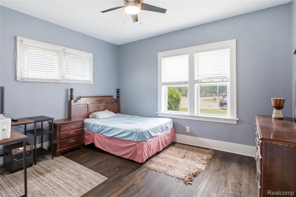 32127 Utica Road Fraser City, MI 48026