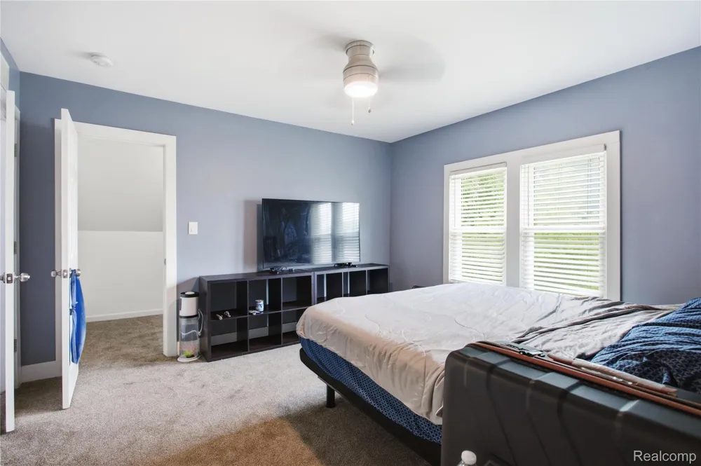 32127 Utica Road Fraser City, MI 48026