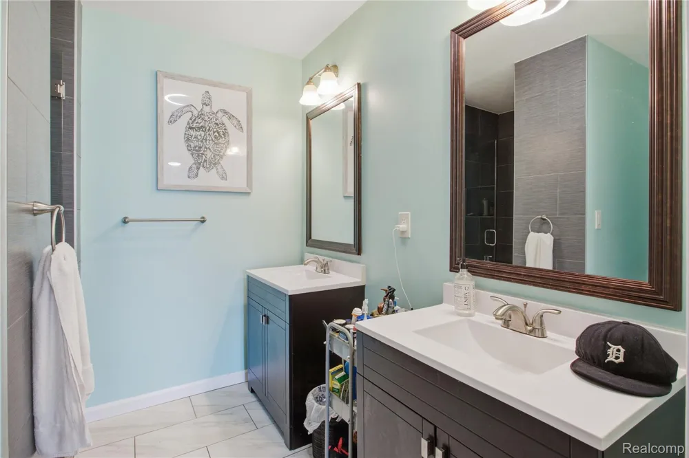 32127 Utica Road Fraser City, MI 48026