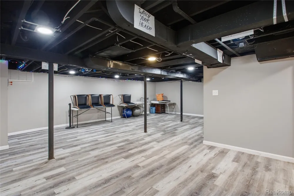 32127 Utica Road Fraser City, MI 48026