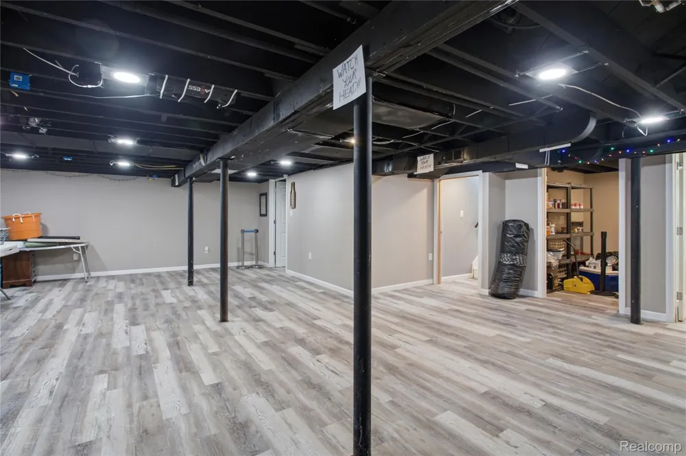 32127 Utica Road Fraser City, MI 48026