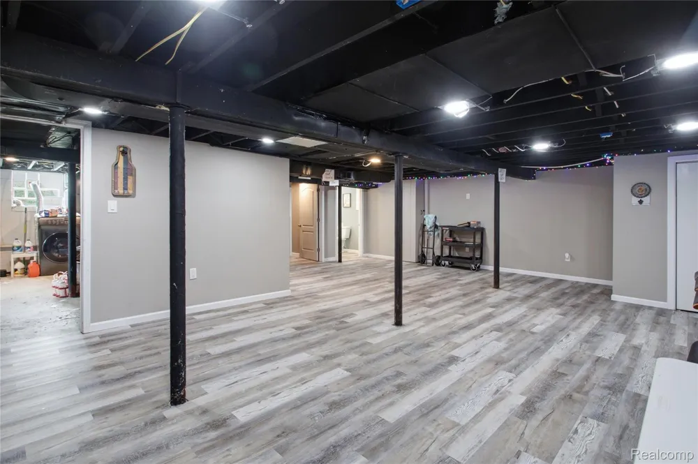 32127 Utica Road Fraser City, MI 48026