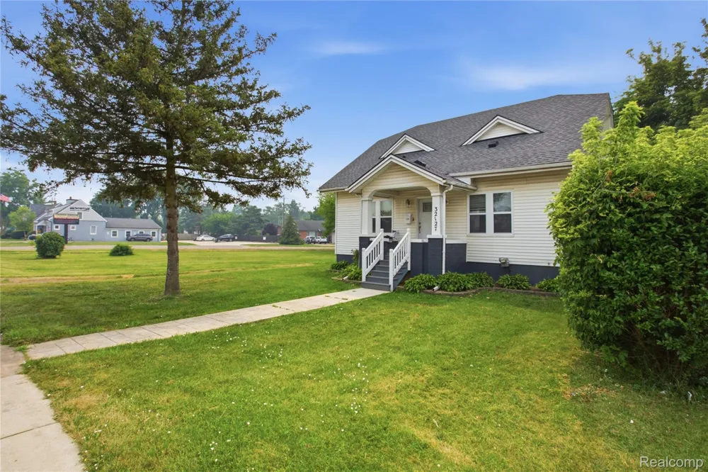 32127 Utica Road Fraser City, MI 48026