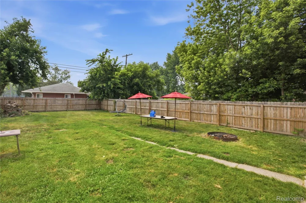32127 Utica Road Fraser City, MI 48026