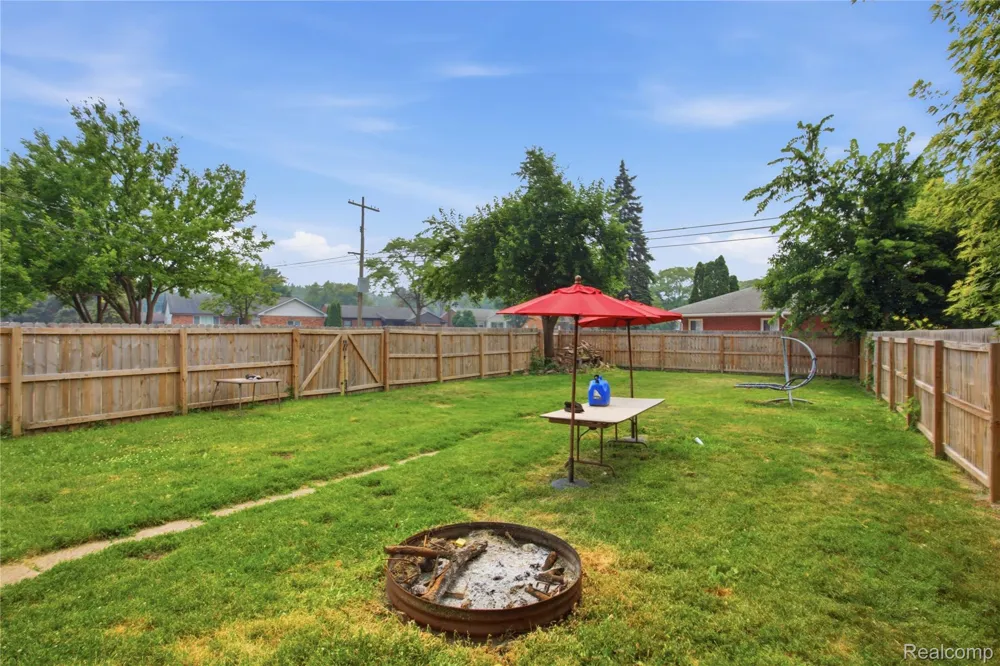 32127 Utica Road Fraser City, MI 48026