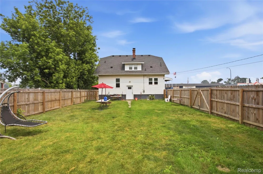 32127 Utica Road Fraser City, MI 48026