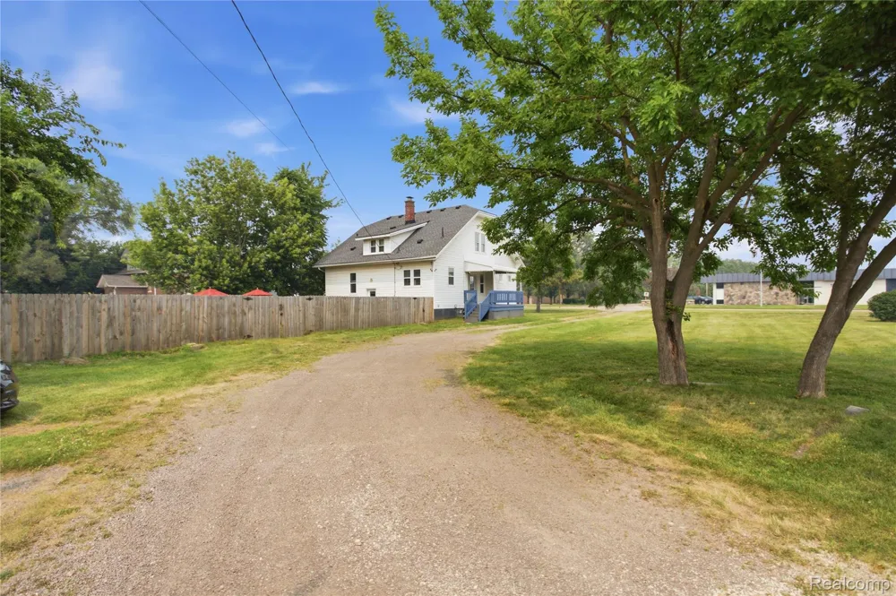 32127 Utica Road Fraser City, MI 48026