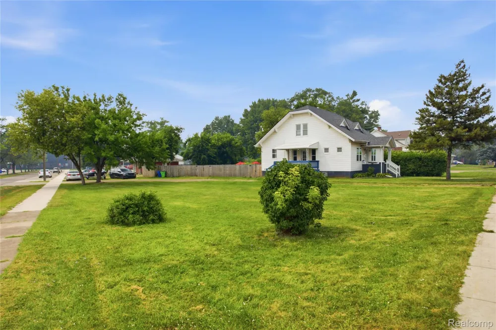 32127 Utica Road Fraser City, MI 48026