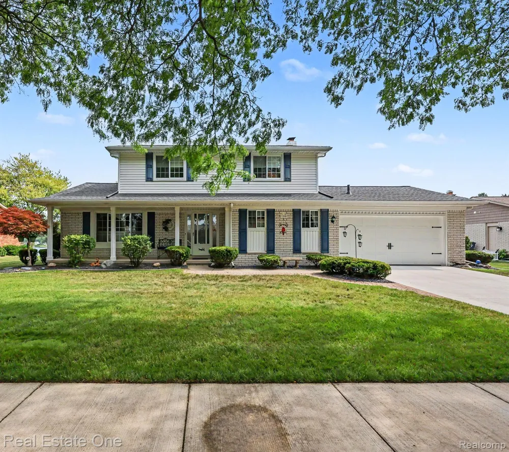 1524 3 Lakes Drive Troy City, MI 48085