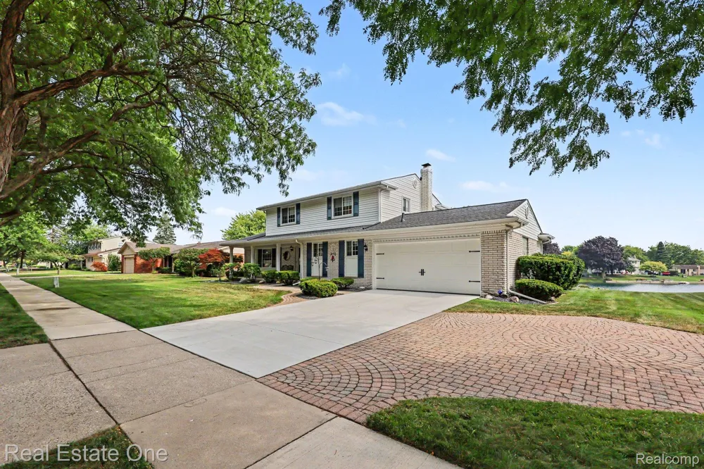 1524 3 Lakes Drive Troy City, MI 48085