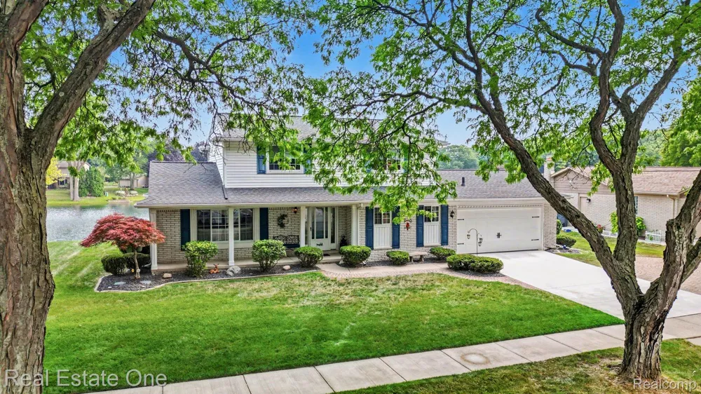 1524 3 Lakes Drive Troy City, MI 48085