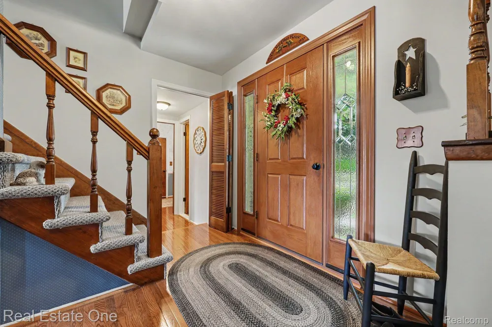 1524 3 Lakes Drive Troy City, MI 48085