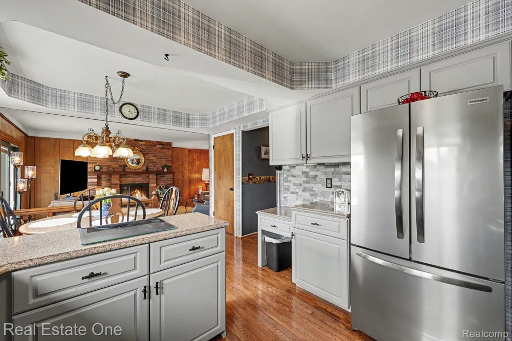 1524 3 Lakes Drive Troy City, MI 48085
