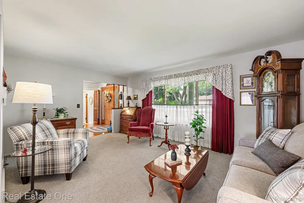 1524 3 Lakes Drive Troy City, MI 48085
