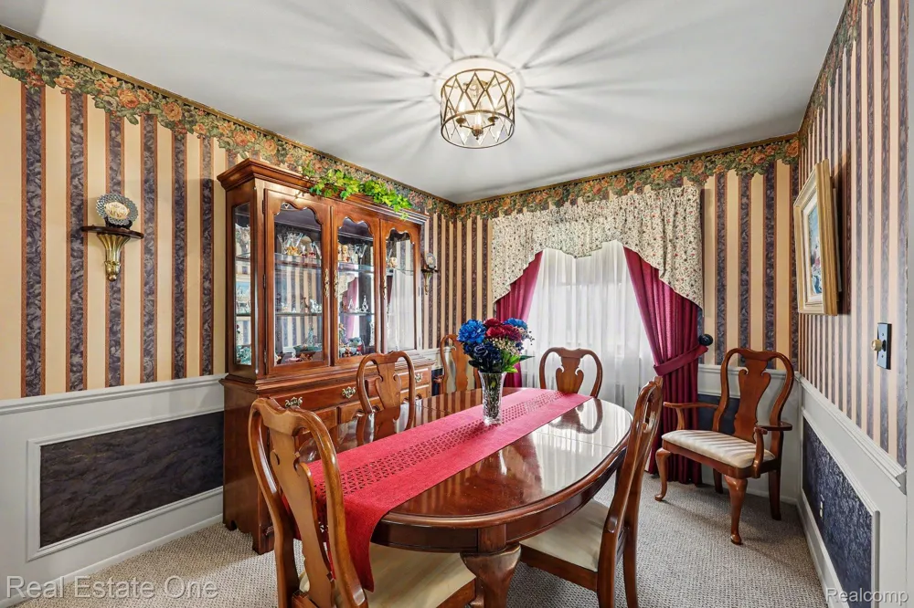 1524 3 Lakes Drive Troy City, MI 48085