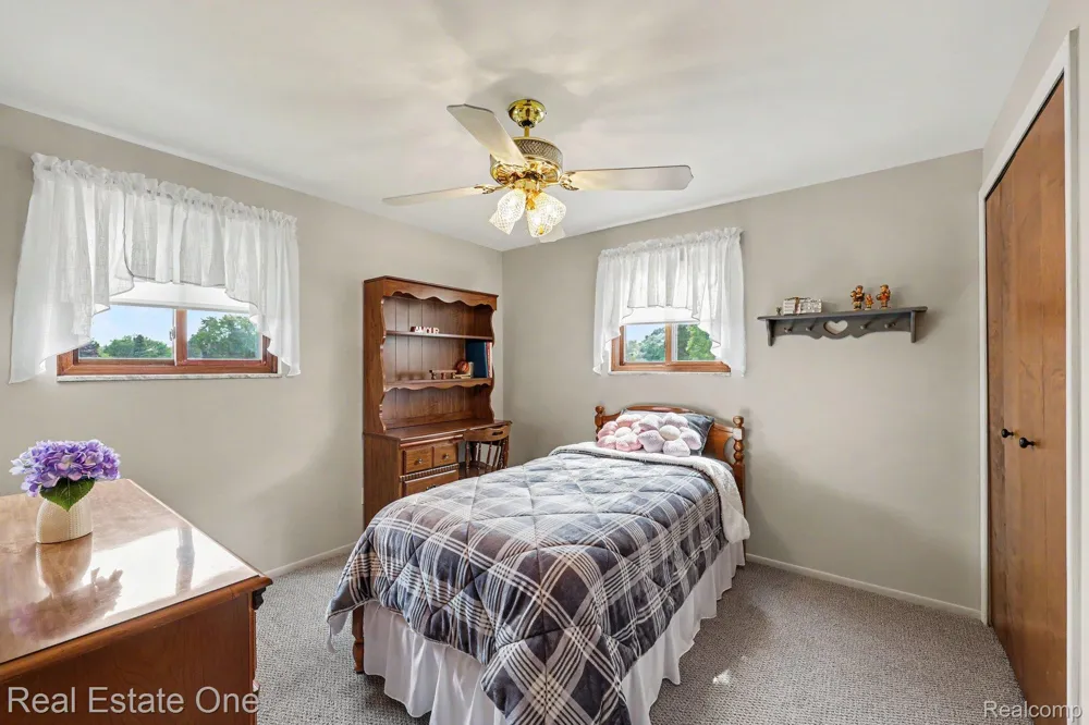 1524 3 Lakes Drive Troy City, MI 48085