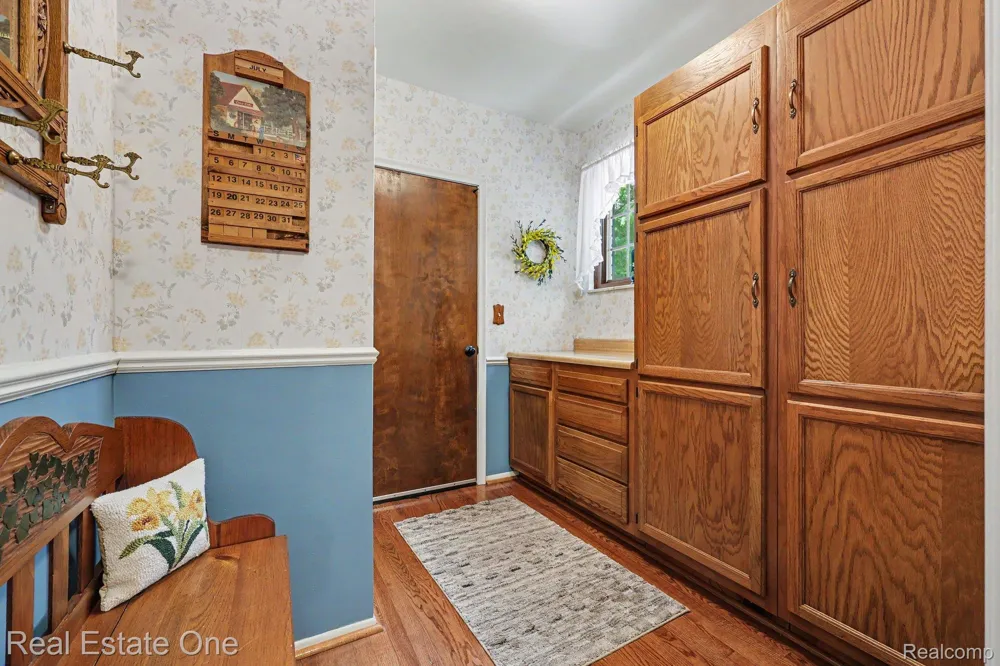 1524 3 Lakes Drive Troy City, MI 48085