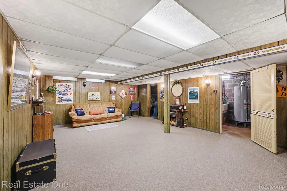 1524 3 Lakes Drive Troy City, MI 48085