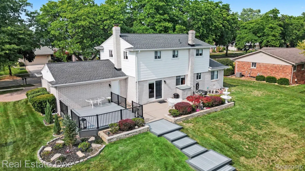 1524 3 Lakes Drive Troy City, MI 48085
