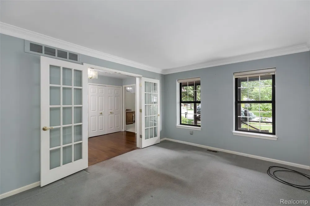 2937 Waterloo Drive Troy City, MI 48084