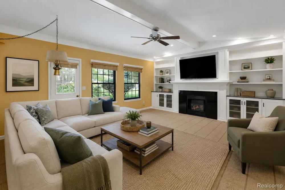 2937 Waterloo Drive Troy City, MI 48084