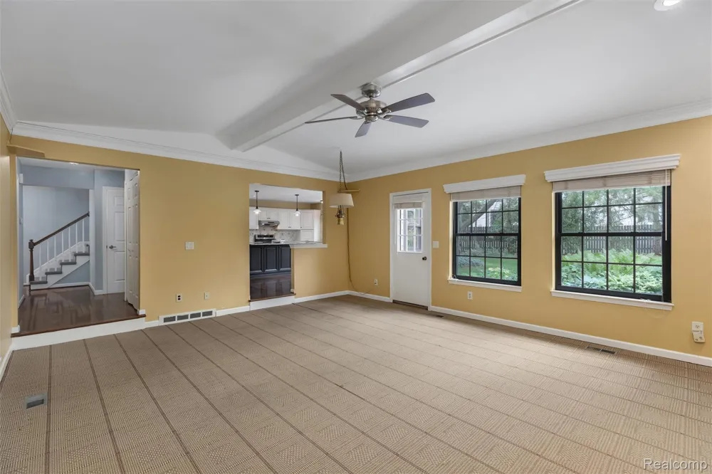 2937 Waterloo Drive Troy City, MI 48084