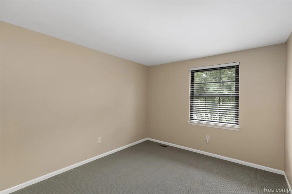 2937 Waterloo Drive Troy City, MI 48084