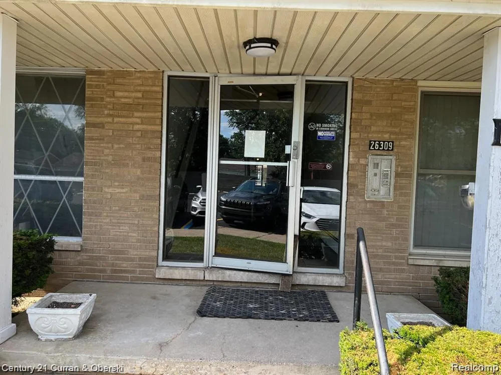 26309 W 7 Mile Road Redford Charter Township, MI 48240