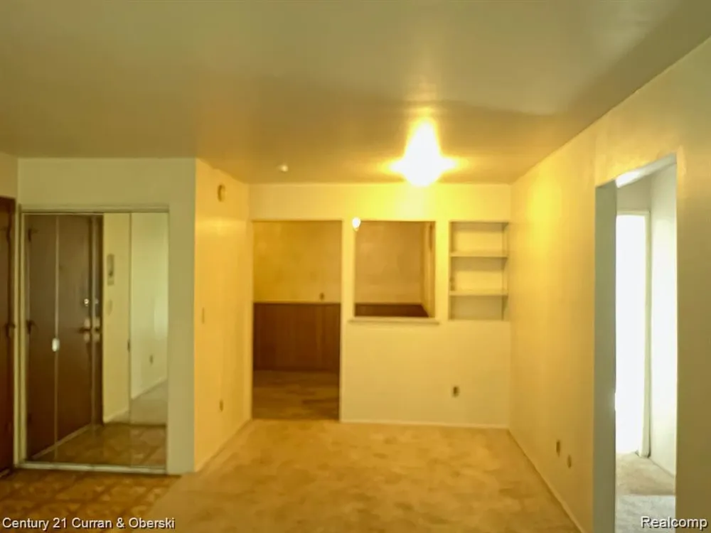 26309 W 7 Mile Road Redford Charter Township, MI 48240