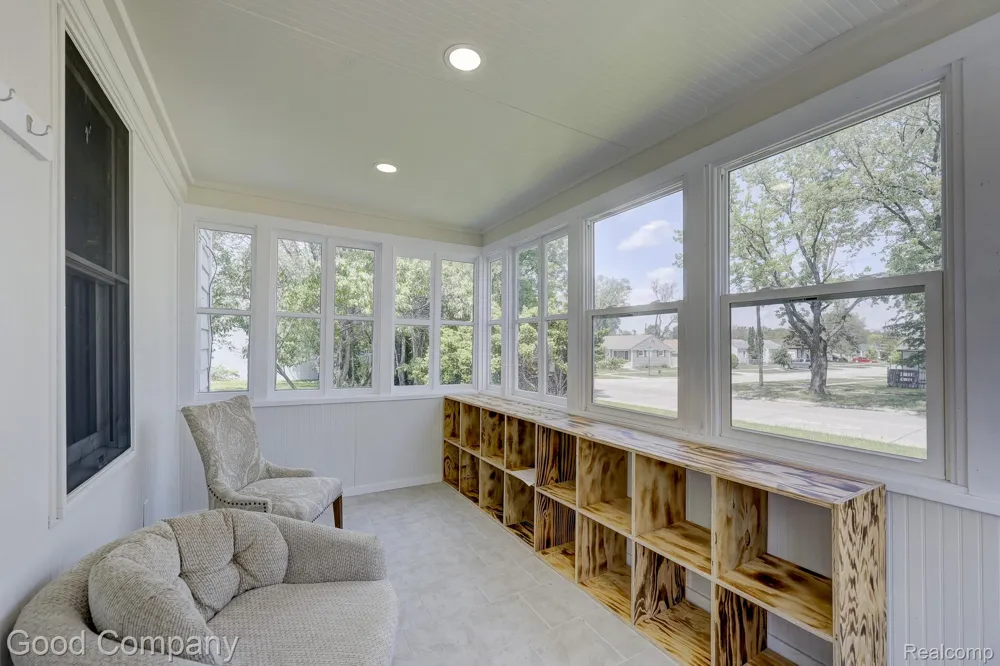 335 W Lincoln Avenue Madison Heights City, MI 48071