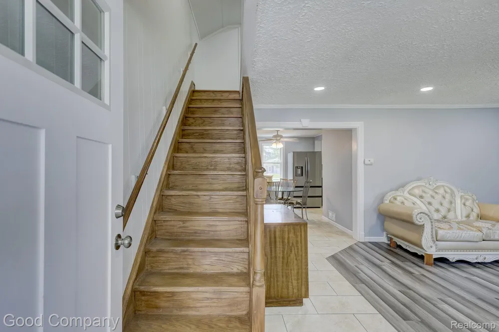 335 W Lincoln Avenue Madison Heights City, MI 48071