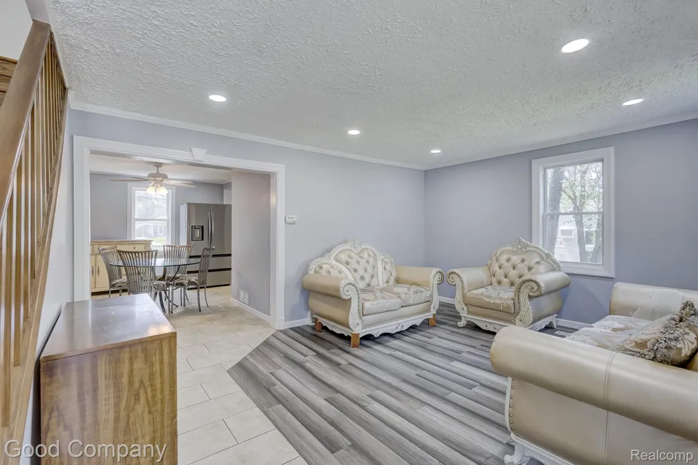 335 W Lincoln Avenue Madison Heights City, MI 48071