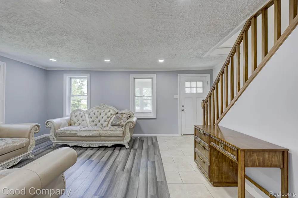 335 W Lincoln Avenue Madison Heights City, MI 48071