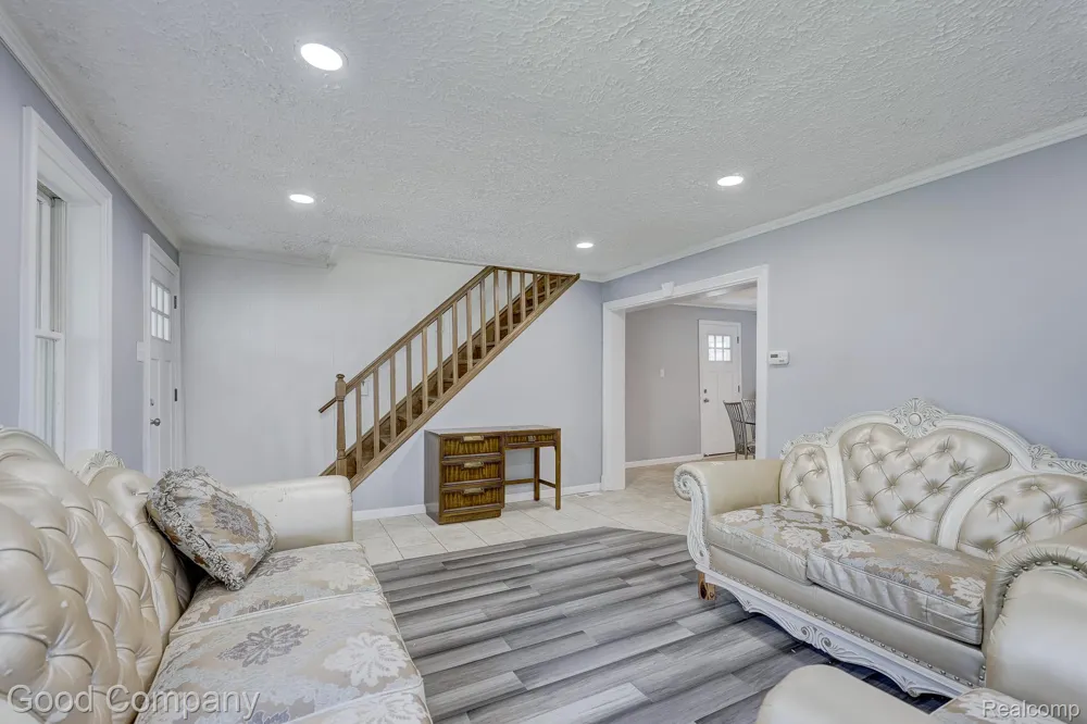 335 W Lincoln Avenue Madison Heights City, MI 48071